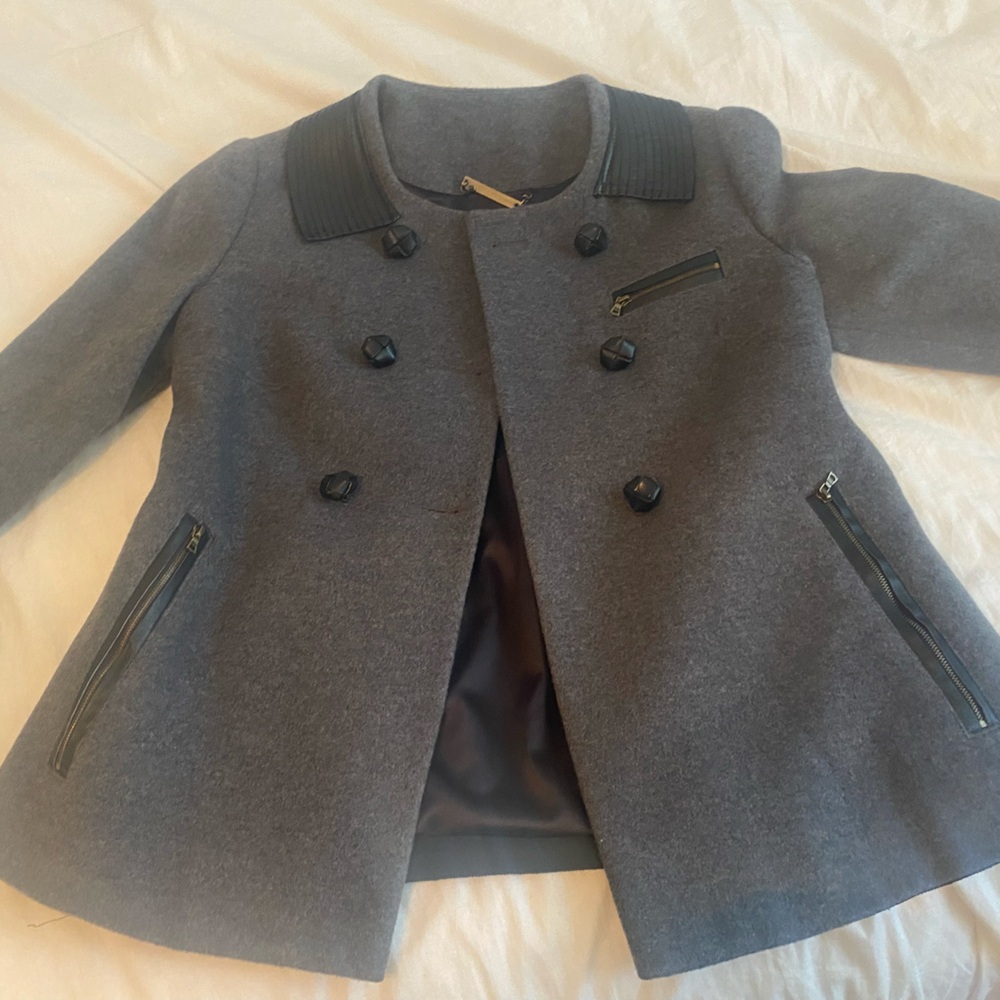 Diane Von Furstenberg Gray Coat with Black Details

message before buying !!